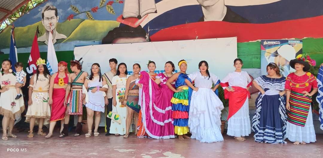 ct_hugochavez's tweet photo. ¡Expo-folclore!🎭🍛🥛

🇳🇮La Comunidad Educativa del Centro Tecnológico Cmdte. Hugo Chávez Frías de Managua conmemora el Día de la Resistencia Indígena, Negra y Popular con la Expo-Folclore 2023, promoviendo el arte, cultura y gastronomía de nuestros pueblos afrodescendientes. https://t.co/1qPpL9Ovb9