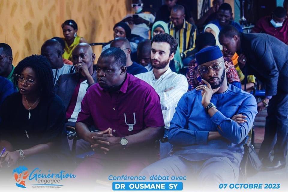 MouvementGE's tweet photo. 𝗦𝘂𝗿 𝗹𝗲𝘀 𝘁𝗿𝗮𝗰𝗲𝘀 𝗱𝘂 𝗠𝗮𝗹𝗶 𝗶𝗻𝗱𝗲́𝗽𝗲𝗻𝗱𝗮𝗻𝘁 !

Le mouvement Génération Engagée  a initié une conférence-débat autour du thème «le Mali une nation qui cherche encore un État» animé par Dr Ousmane SY, ancien ministre du Mali.
#Tousresponsables_tousimpliqués https://t.co/8hAXFY9EIJ