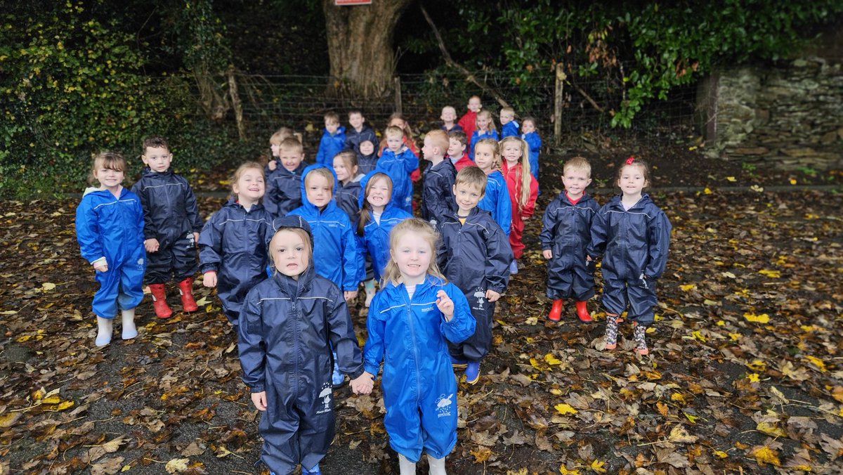 AbbeyPrim's tweet photo. A walk in the woods during our Forest Schools session this week. We loved collecting leaves, acorns and twigs to use in the classroom next week. Thanks for a brilliant morning Mrs Anderson! #LoveWhereYouLive #Article29 #ReceptionSP https://t.co/rN1E75Tlx0