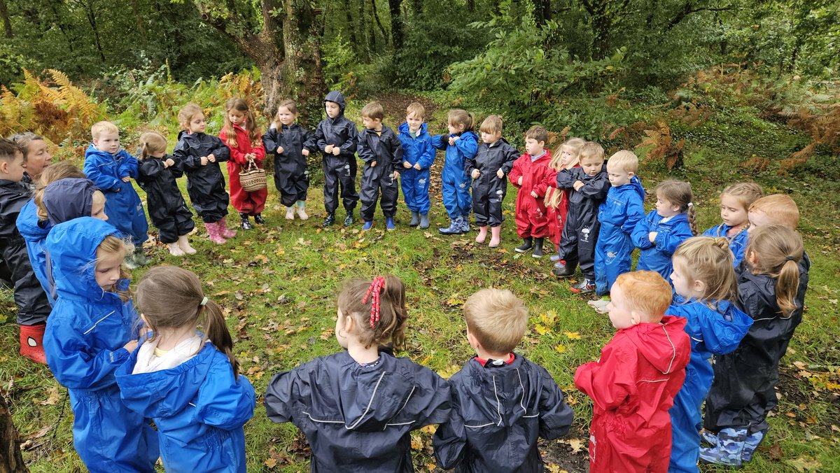 AbbeyPrim's tweet photo. A walk in the woods during our Forest Schools session this week. We loved collecting leaves, acorns and twigs to use in the classroom next week. Thanks for a brilliant morning Mrs Anderson! #LoveWhereYouLive #Article29 #ReceptionSP https://t.co/rN1E75Tlx0