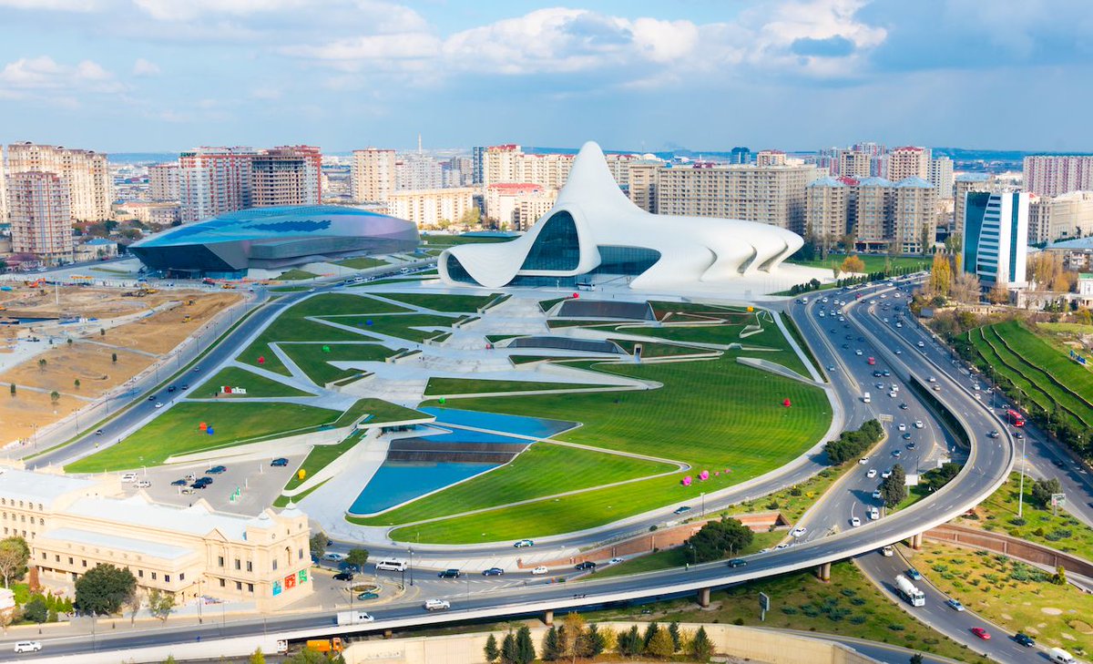 AzerRealidad's tweet photo. #fotografía #arquitectura
Esto es Bakú 🇦🇿
Armonía perfecta en el diseño de edificaciones, antiguas, modernas, de vanguardia 
Muchas, como el Centro Heydar Aliyev son reconocidas mundialmente por ser únicos en diseño
Así se ve desde el aire, así en tierra📸
https://t.co/L49LYIvjzO https://t.co/A0BdZKVbl6