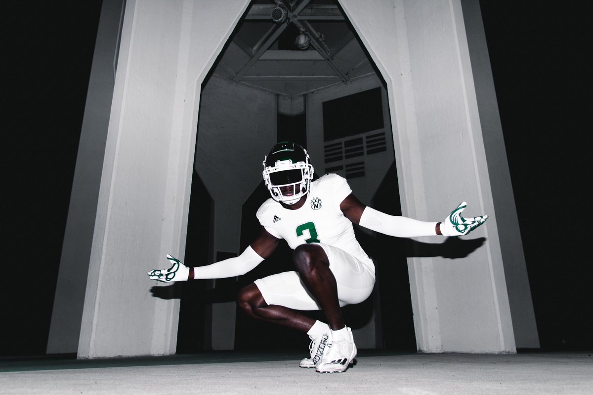 white/white for Saturday’s matchup🥶

#WeAreNorthwest