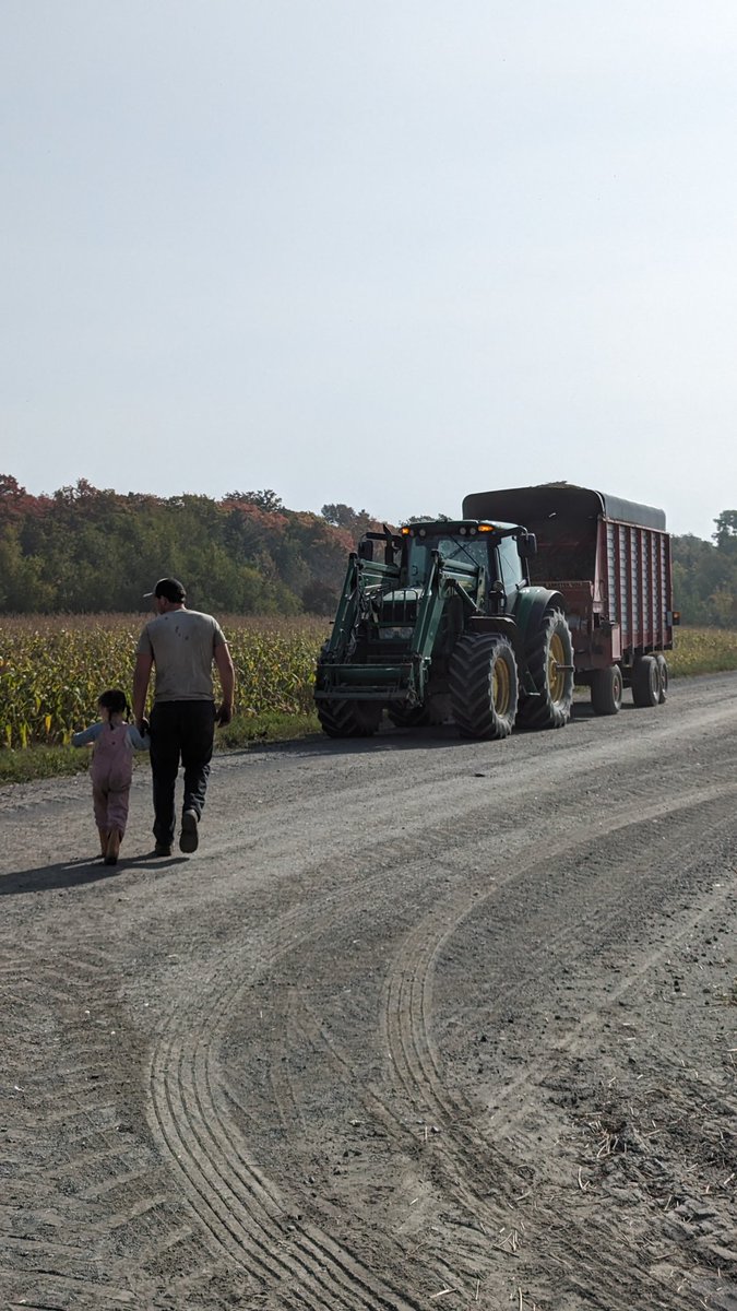 Team Girl! Tracteur et salopette rose!!!