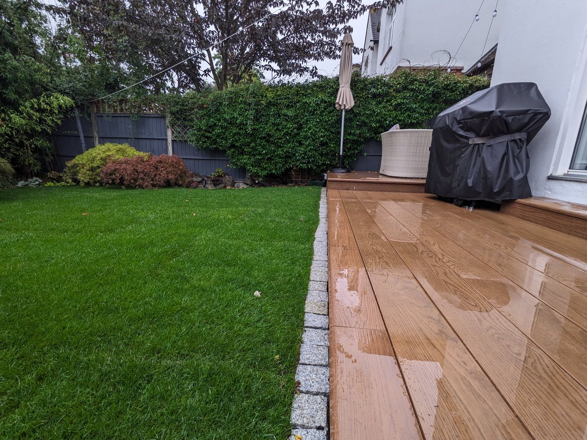 oilcanfinish's tweet photo. - Fresh Rolawn Medallion Turf ✅
- Millboard Enhanced Grain Coppered Oak ✅
- Londonstone Granite Cobbled Edging ✅
#millboard #championtimber #rolawn #thelondonlawnturfcompany #granitecobbles #londonstone
#millboardapprovedinstaller #premiumdecking #deckbuilder #turfing #sw19 https://t.co/NvRHRsV6xO