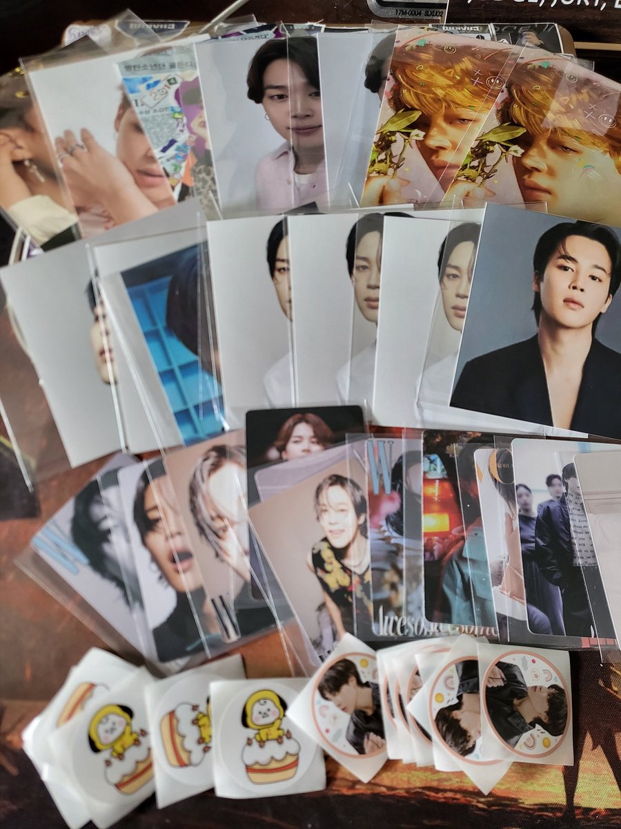 Angelina_BTS_V's tweet photo. Happy birthday Jimin 🎂 GA (WW)
To celebrate, I will give away prints, unofficial pcs, and stickers to 7 Armys 💛
Ends in 24hrs 💛
To enter:
💛 must be a follower
💛 like &amp; rt post
💛 post the most sassiest jimin gif and wish him a happy bday!🥳 https://t.co/ABrAnK4iZ3