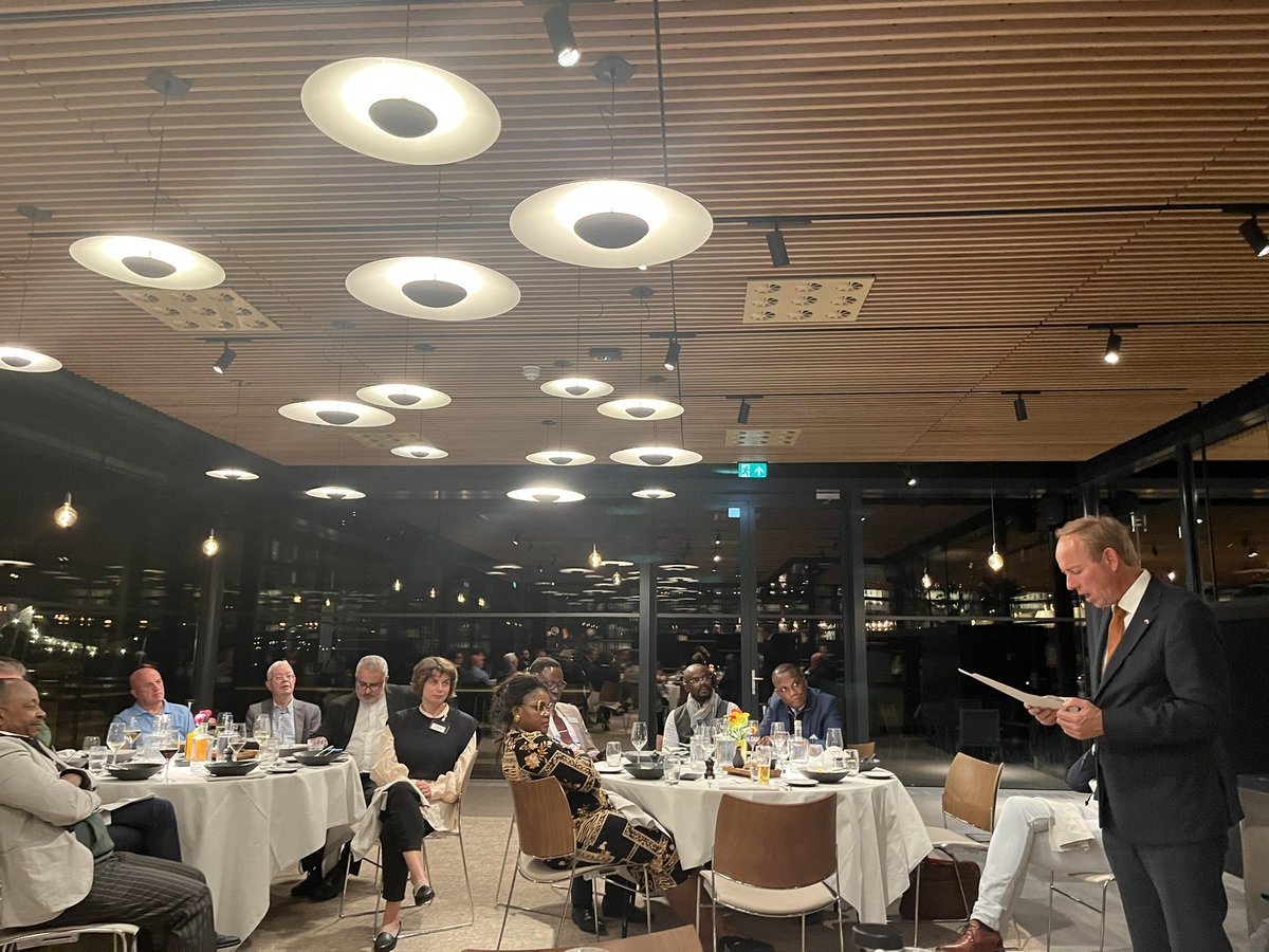 SGPInt's tweet image. Vandaag en morgen organiseert SGP-I de jaarlijkse internationale conferentie voor onze internationale partners. @keesvdstaaij sprak vanavond tijdens het diner over zijn werk in het parlement en over het thema ‘integriteit’.