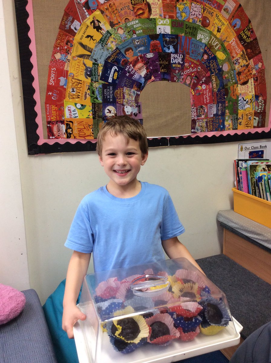 GH from #busybees has been spreading the kindness <a href="/SchoolofKind/">School of Kindness</a> in class, creating cupcakes to share with everyone. #action #team