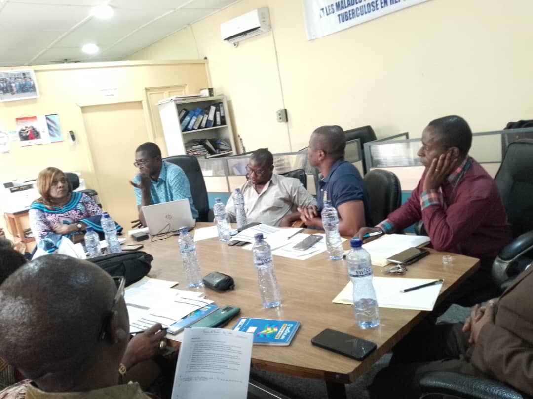 LnacRdc's tweet photo. Séance de formation des équipes du projet TB LON de l'USAID sur l'évaluation de la qualité des données liées à un indicateur collectée et suivi par la LNAC : *Taux de couverture de cas index* https://t.co/6pY22Uef9s