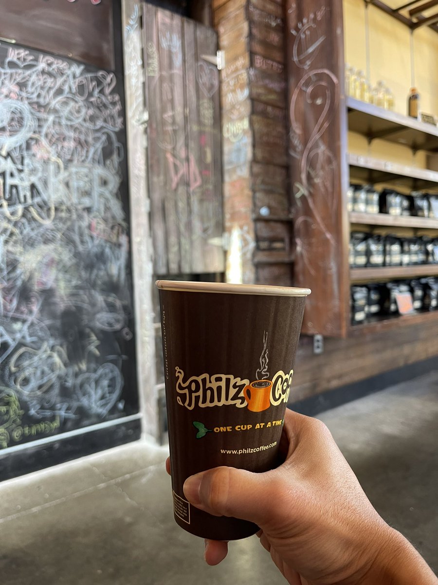 joshchan's tweet image. Thank you @PhilzCoffee for not charging extra for non-dairy milk 🥛