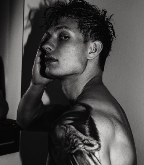 BeckiKapla's tweet photo. Happy Thursday, handsome! How is it being "home"? Your tattoo is great! It reminds me of the one my hubby had on his shoulder. Good taste! Have a great day and enjoy life! - ❤️ @mattrife #mattrife #bandwphotos #lookingsogood #thoseeyes #thoselips #enjoylife https://t.co/S6YPRbmKAY