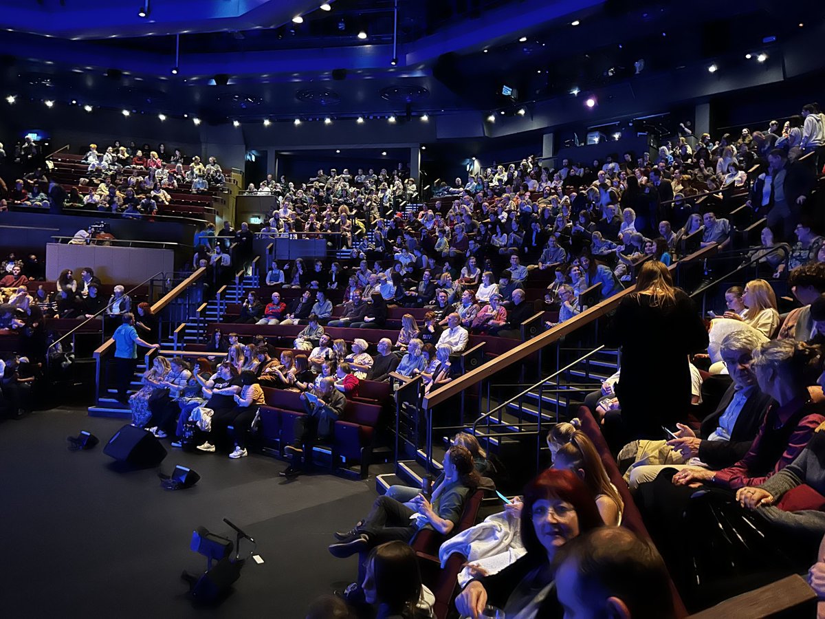 Just sitting in a SOLD OUT Quarry ⁦<a href="/LeedsPlayhouse/">Leeds Playhouse</a>⁩ to see ⁦<a href="/LeedsDrama/">Leeds Conservatoire School of Drama</a>⁩’s Romeo and Juliet. 👏😭😭😭