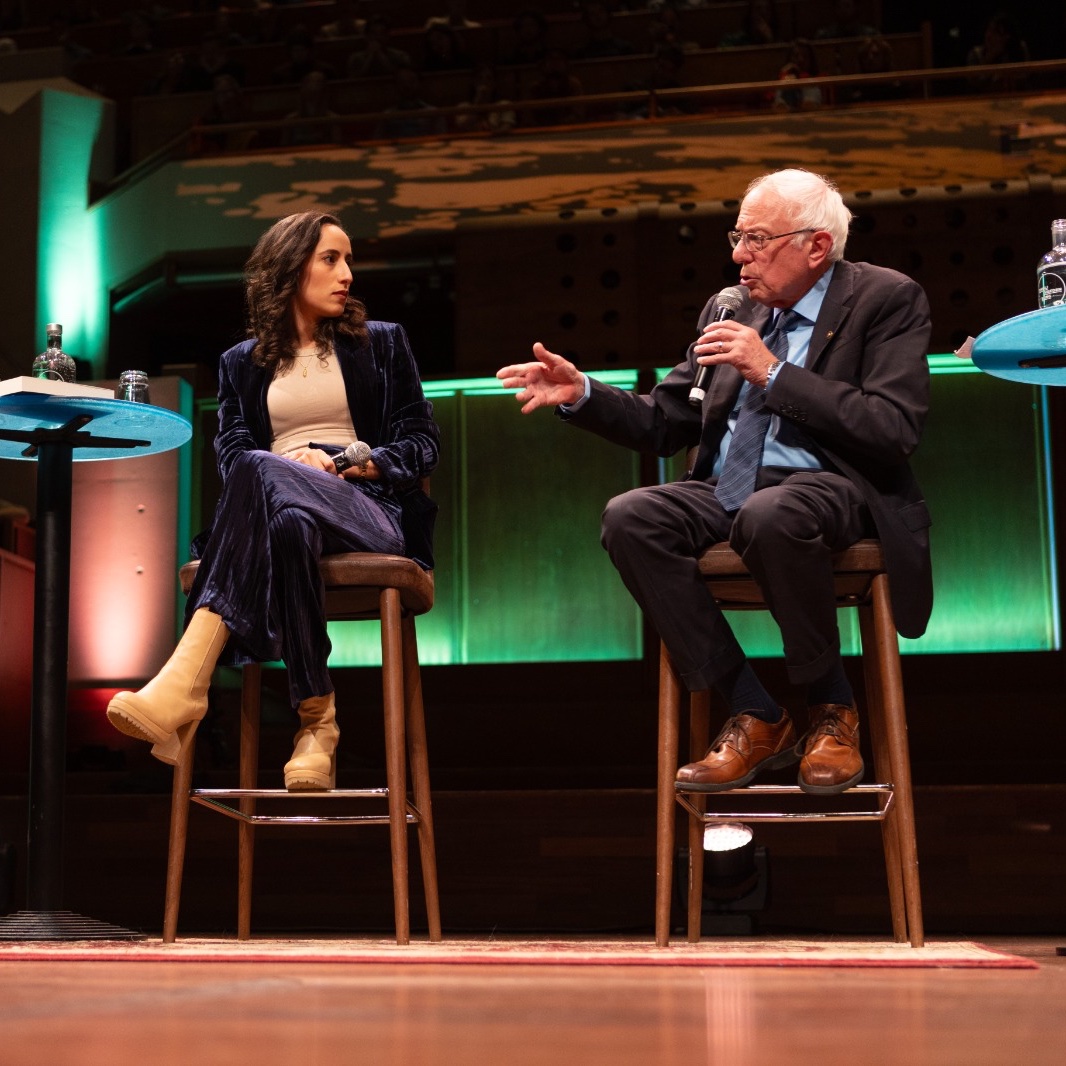 Last night I had the honor to speak to <a href="/BernieSanders/">Bernie Sanders</a>  <a href="/TiVre_Utrecht/">TivoliVredenburg</a> 

“We need to stand up to the very powerful 1% thats getting richer and demand an economy that works for all of us and not just a few”

Grateful for the inspiring evening!🔥