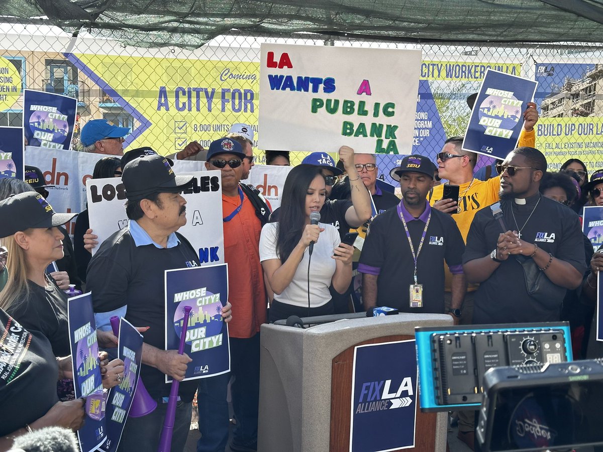 EveryoneIn_LA's tweet image. Yesterday we rallied for the launch of the @FixLANow . We locked arms to assert that LA’s workers will be the people that can fix la, make it more affordable, end houselessness, and ensure better wages fot city workers. 

@SEIU721 @LALabor @publicbankla @All4Transit