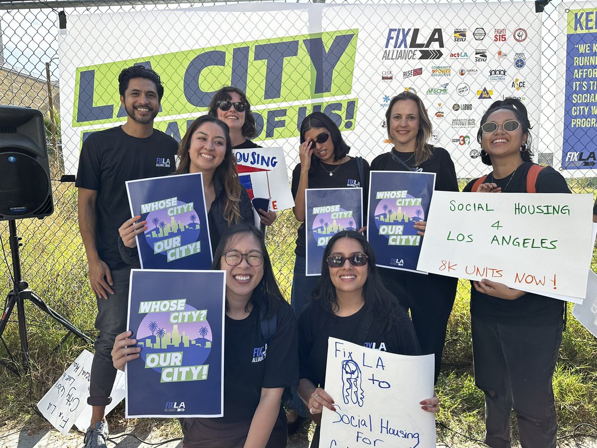 EveryoneIn_LA's tweet image. Yesterday we rallied for the launch of the @FixLANow . We locked arms to assert that LA’s workers will be the people that can fix la, make it more affordable, end houselessness, and ensure better wages fot city workers. 

@SEIU721 @LALabor @publicbankla @All4Transit
