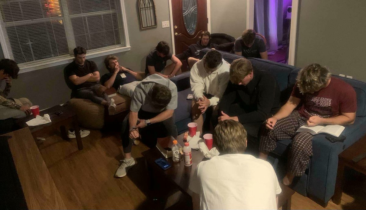 Logan Johnson of <a href="/govbaseball/">Wallace-Dothan Baseball</a> forms student-led bible study group. 

🔗acccathletics.com/sports/bsb/202…