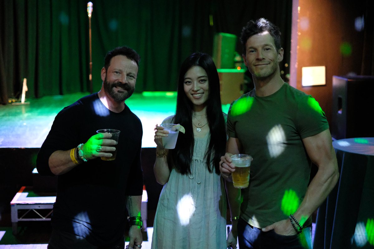Chad Michael Collins (@collinschadm) on Twitter photo Cheese & cheers with some old friends
🍻
<a href="/RyRobbins/">Ryan Robbins</a> <a href="/lunafujimotooo/">藤本ルナ LUNA</a>
📸 <a href="/dougpasko/">Douglas Pasko</a>
•
#actor #actors #actorslife #actorslife🎬 #actorlife #acting #act #actinglife Cheese & cheers with some old friends
🍻
<a href="/RyRobbins/">Ryan Robbins</a> <a href="/lunafujimotooo/">藤本ルナ LUNA</a>
📸 <a href="/dougpasko/">Douglas Pasko</a>
•
#actor #actors #actorslife #actorslife🎬 #actorlife #acting #act #actinglife