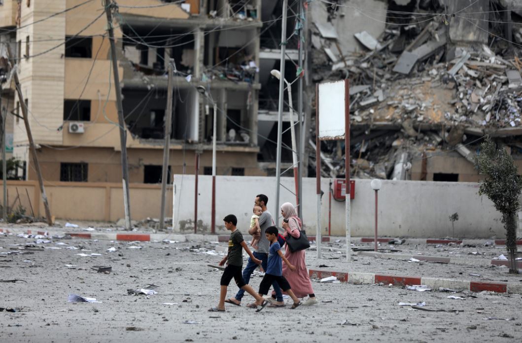 NewsFromAmnesty's tweet photo. Israel must lift its illegal and inhumane blockade on Gaza

'The collective punishment of Gaza's civilian population amounts to a war crime - it is cruel and inhumane' - @AgnesCallamard 

#Israel #Gaza

https://t.co/cswuRyZD3L https://t.co/owcG4p100o