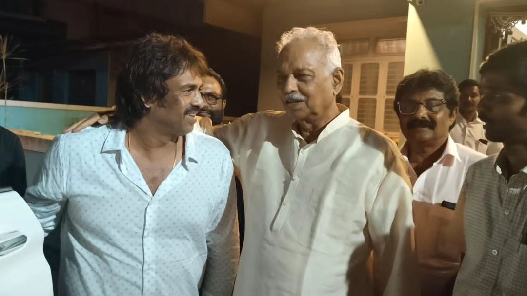 Madhu_Bangarapp's tweet photo. ಹಿರಿಯರು ಹಾಗೂ ಮಾರ್ಗದರ್ಶಕರು ಆದ ಶ್ರೀ ಕಾಗೋಡು ತಿಮ್ಮಪ್ಪನವರನ್ನು ಇಂದು ಅವರ ನಿವಾಸದಲ್ಲಿ ಸೌಹಾರ್ದಯುತವಾಗಿ ಭೇಟಿ ಮಾಡಿ ಕುಶಲೋಪರಿ ವಿಚಾರಿಸಿದೆ...

#KagoduThimmappa #INCKarnataka #Nammakarnataka #EducationMinister #Soraba #Shivamogga #Shimoga #Karnataka
#Madhu_Bangarappa
#Team_Madhu_Bangarappa https://t.co/miwTU5juea