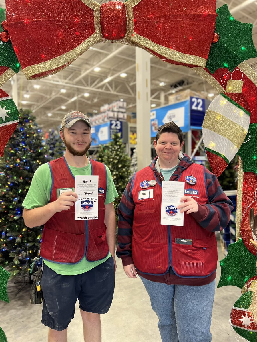 Huge congratulations to Patrick, our sales floor associate of the month, and KB, our front end hero of the month!! Awesome job and thank you for all you do!! @alicia_sanders1 @som2to <a href="/BenitoKomadina/">Benito.Komadina@Lowes</a>