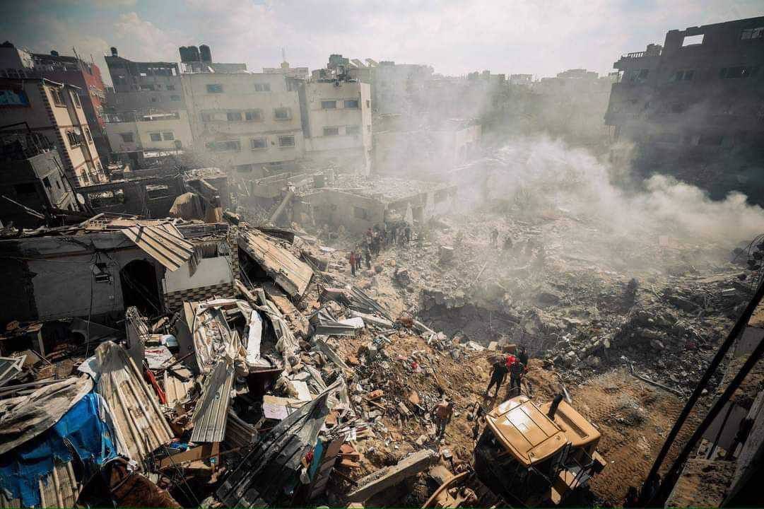 Yusef8A's tweet photo. Entire residential squares are being destroyed by continuous bombing. Thousands of people are homeless, with no food, drink, or life necessities. Help the people of Gaza now.
https://t.co/OjSu8t89Yz https://t.co/gRn8t31ZyM