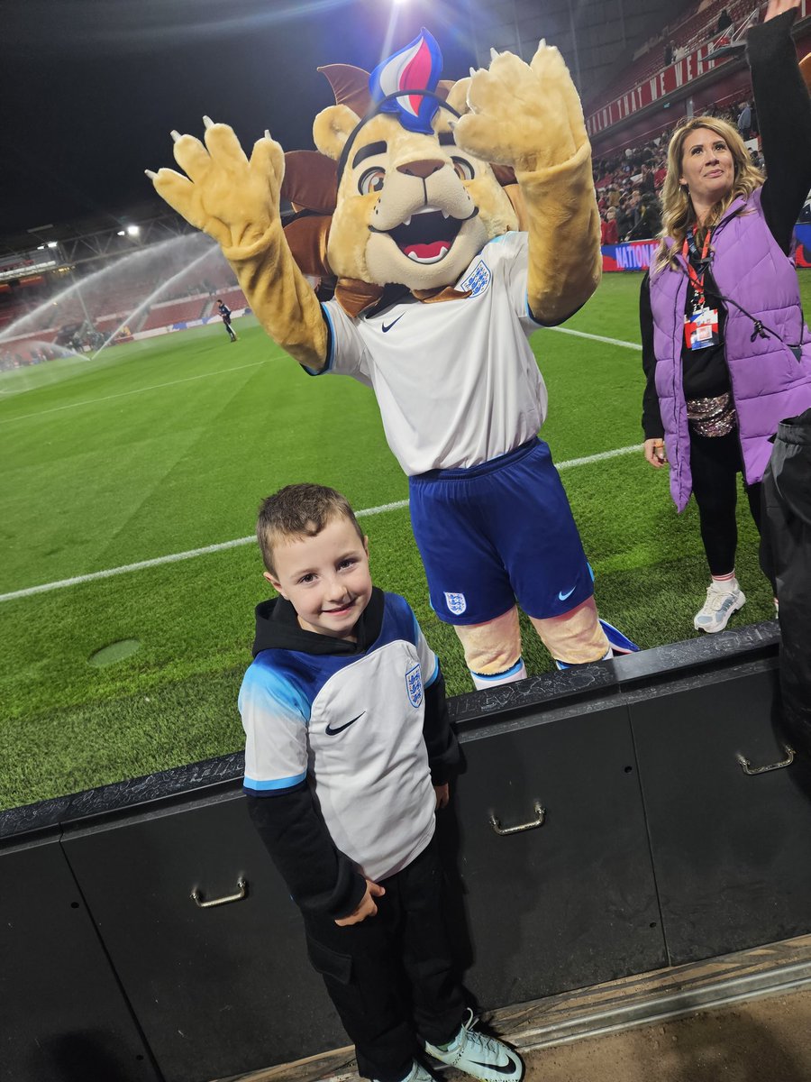 jessiim94's tweet photo. Can't keep ada away from the city ground this week!
England u21s ❤️ https://t.co/CKgvsLVyyl