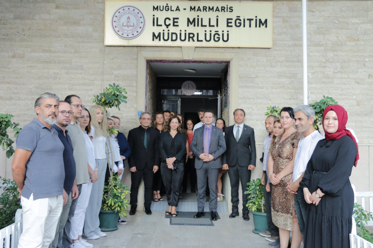mugla_mem's tweet photo. İl Müdürümüz Sn. @emrecay55, Marmaris İlçe Milli Eğitim Müdürlüğümüzü Ziyaret Etti✔️

İlçe Müdürü Sn. Serap AKSEL, Şube Müdürleri ve kurum çalışanlarımız tarafından karşılanan İl Müdürümüz, ilçe milli eğitim müdürlüğü personelimize özverili çalışmaları için teşekkür etti.

@tcmeb https://t.co/wVyexKXvQO