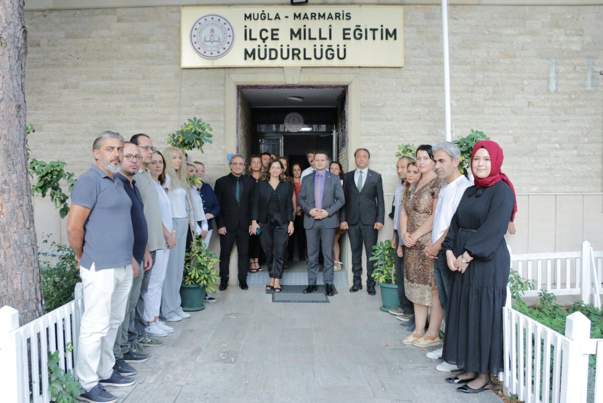 mugla_mem's tweet photo. İl Müdürümüz Sn. @emrecay55, Marmaris İlçe Milli Eğitim Müdürlüğümüzü Ziyaret Etti✔️

İlçe Müdürü Sn. Serap AKSEL, Şube Müdürleri ve kurum çalışanlarımız tarafından karşılanan İl Müdürümüz, ilçe milli eğitim müdürlüğü personelimize özverili çalışmaları için teşekkür etti.

@tcmeb https://t.co/wVyexKXvQO