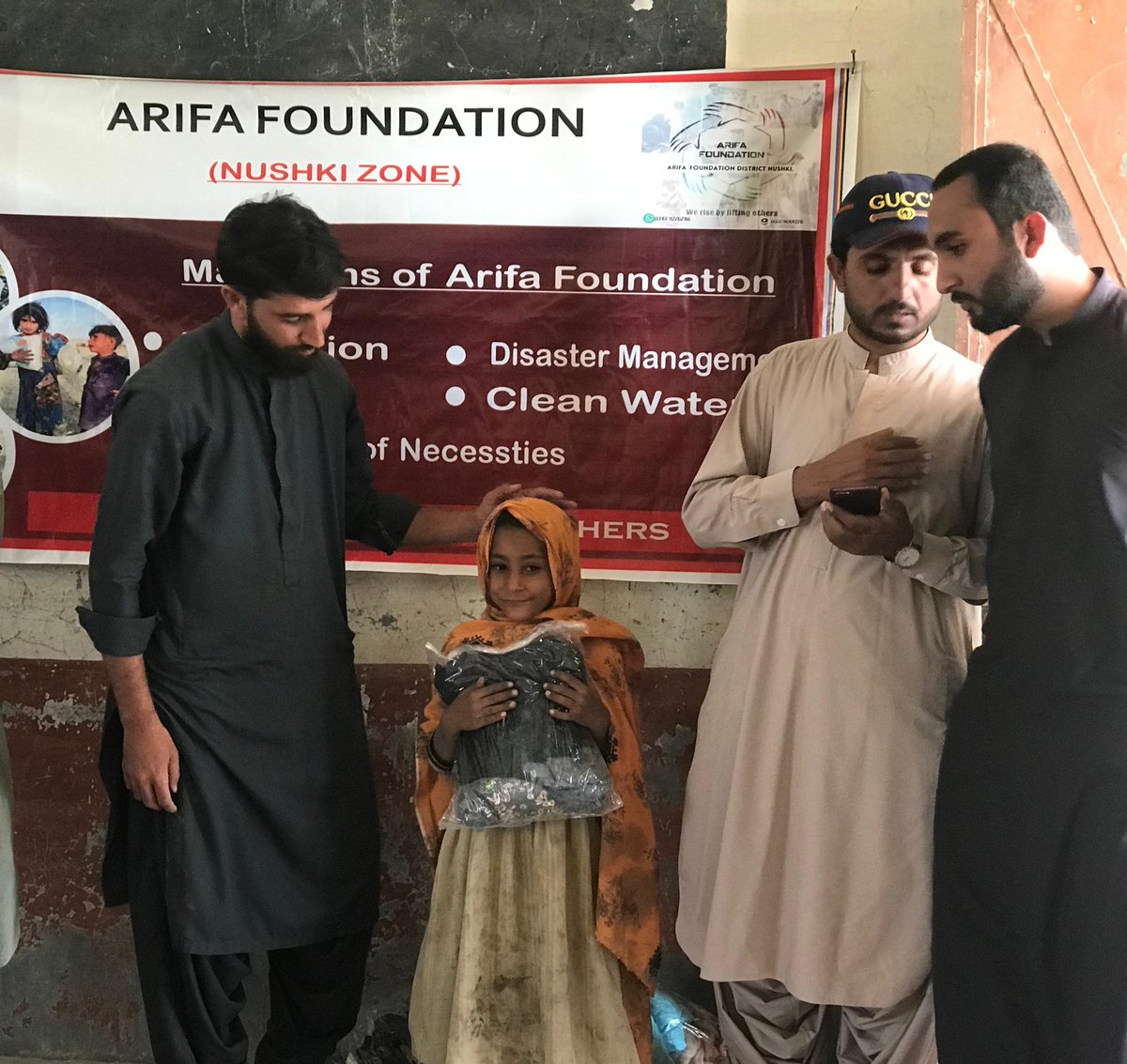 ArifaFoundation's tweet photo. ڈسٹرکٹ نوشکی میں مورخہ 12 اکتوبر 2023 کو عارفہ فاؤنڈیشن نوشکی زون کے ممبرز نے اپنی دوسری کمپین میں کلی نصیر آباد،  ڈاک انابوستان نوشکی کا  دورہ کیا اور وہاں تقریباً 60 گھرانوں میں 120 بچوں میں سویٹرز تقسیم کیے۔
ترجمان عارفہ فاؤنڈیشن لاریب ظہیر 
@LaraibZaheer13 
@BalochKubra https://t.co/KSzH87zjaA