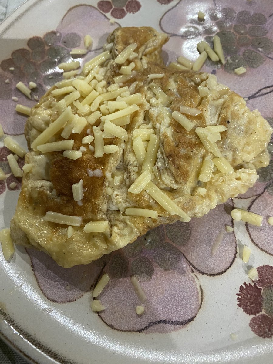 Believe it or not this was a very tasty cheese omelette - made with <a href="/TheCluckery/">@thecluckery</a> eggs! #britisheggweek #eggs