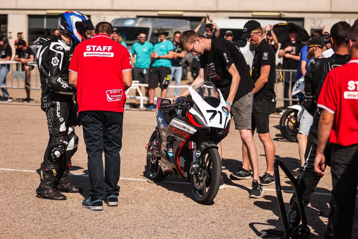 LemWroclaw's tweet photo. Today: last mandatory tests done. Tomorrow: back to earning points for the official ranking. Krzysiek Borys impressed in morning training. Fingers crossed! 🤞

#LEMWroclawMotorsport #LEMTachyon #WroclawUniversityofScienceandTechnology #MotoStudent  #MotoStudentElectric https://t.co/EAqdAEGL62