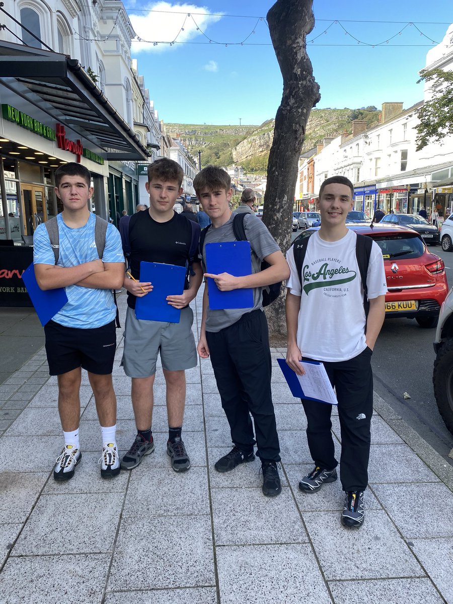 CreuddynDaear's tweet photo. Diwrnod bendigedig o Hydref yn casglu data tra ar waith maes TGAU heddiw ar hyd Sir Conwy @ysgolycreuddyn ☀️🔖✏️🌎 https://t.co/CLetCTq72M