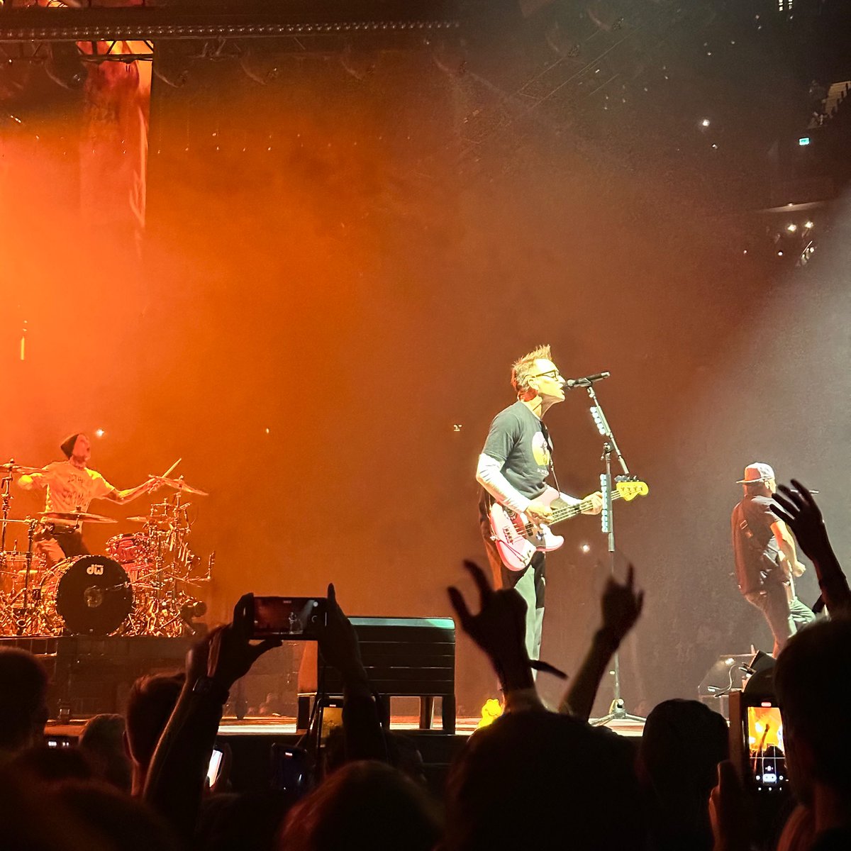 dantdm's tweet photo. Saw @blink182 with my bro last night. Listened to these guys for so long, part of the reason I play guitar in the first place. Still buzzing from it 🥲 https://t.co/OXepd8fEfI