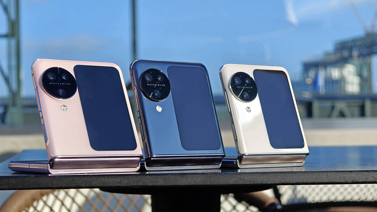 tkdsl8655's tweet photo. Hi, Everyone. I am editing my Video on the @oppo  #oppofindn3flip right now and should have it out for you in the next few hours. 

Which camera took this pic of all the new Colors? 
Hint: it's not the Find N3 Flip. 

@OPPOMobileUK @colorosglobal @OPPOEurope @MediaTek #oppofindn3flip5g