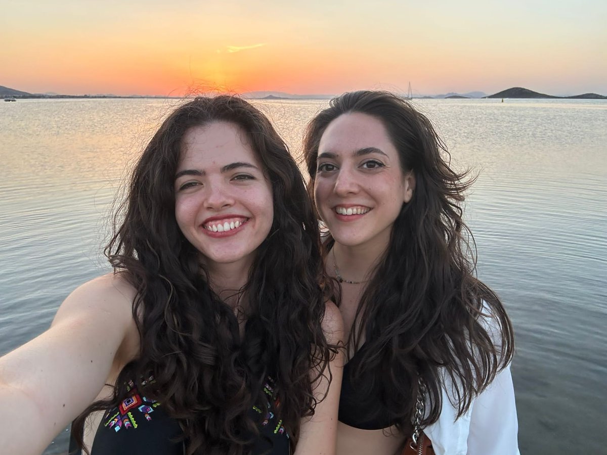 _melfr's tweet photo. Yo tengo unos faros excepcionales, que no solo me guían, sino que por el camino iluminan mi vida ☀️✨ https://t.co/17DxnwXRNI