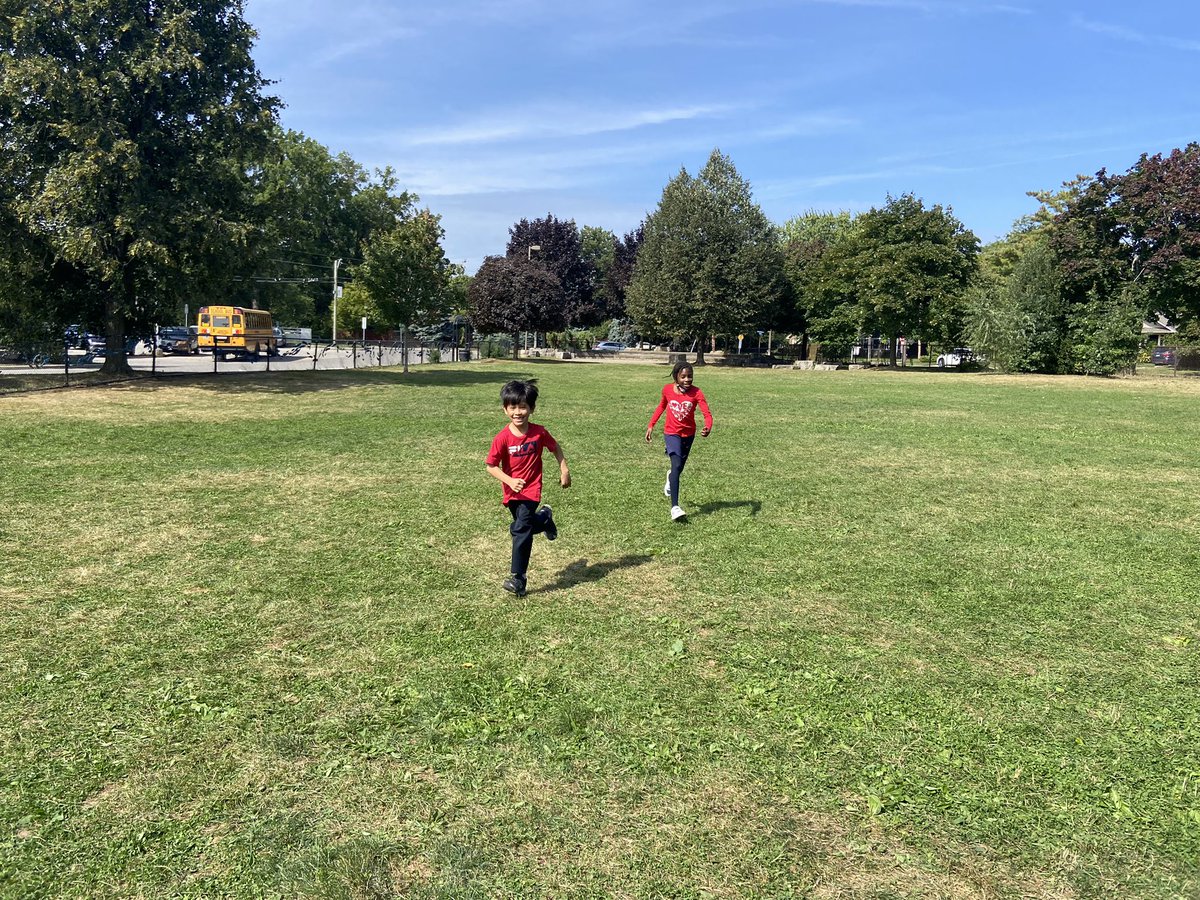 CarrabettaMiss's tweet photo. Students really put in their full effort participating in the Terry Fox run ❤️🤍 @stjburlington https://t.co/hB4ZwmgJvm