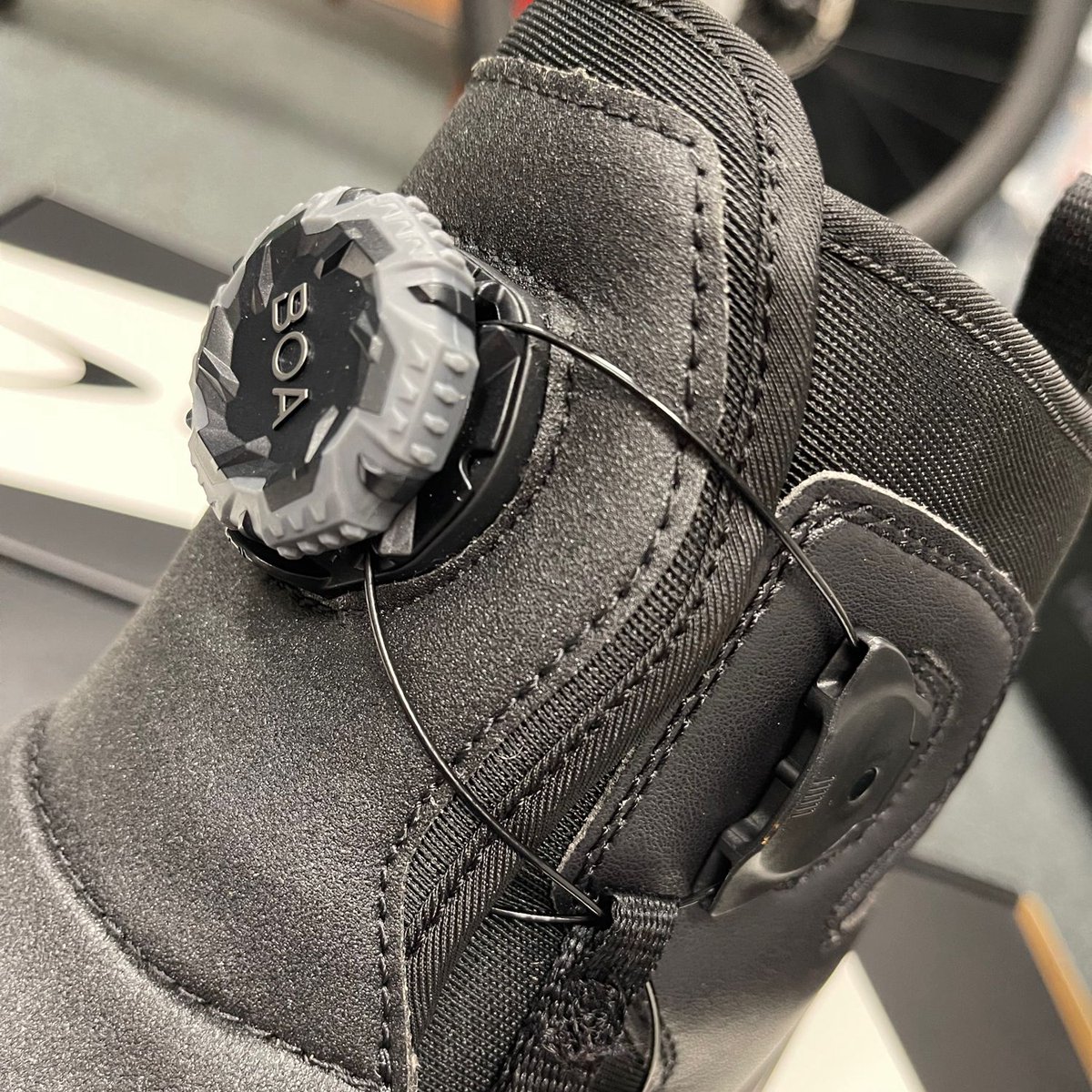 New Lake shoes drop! These MX146 are a rock solid wet weather cycling shoe. Water resistant, insulated, Supergrip sole and quick release fit system round out the all weather chops ☀️🌧️🥶🌨️

billybilslandcycles.co.uk/product/93769/…
