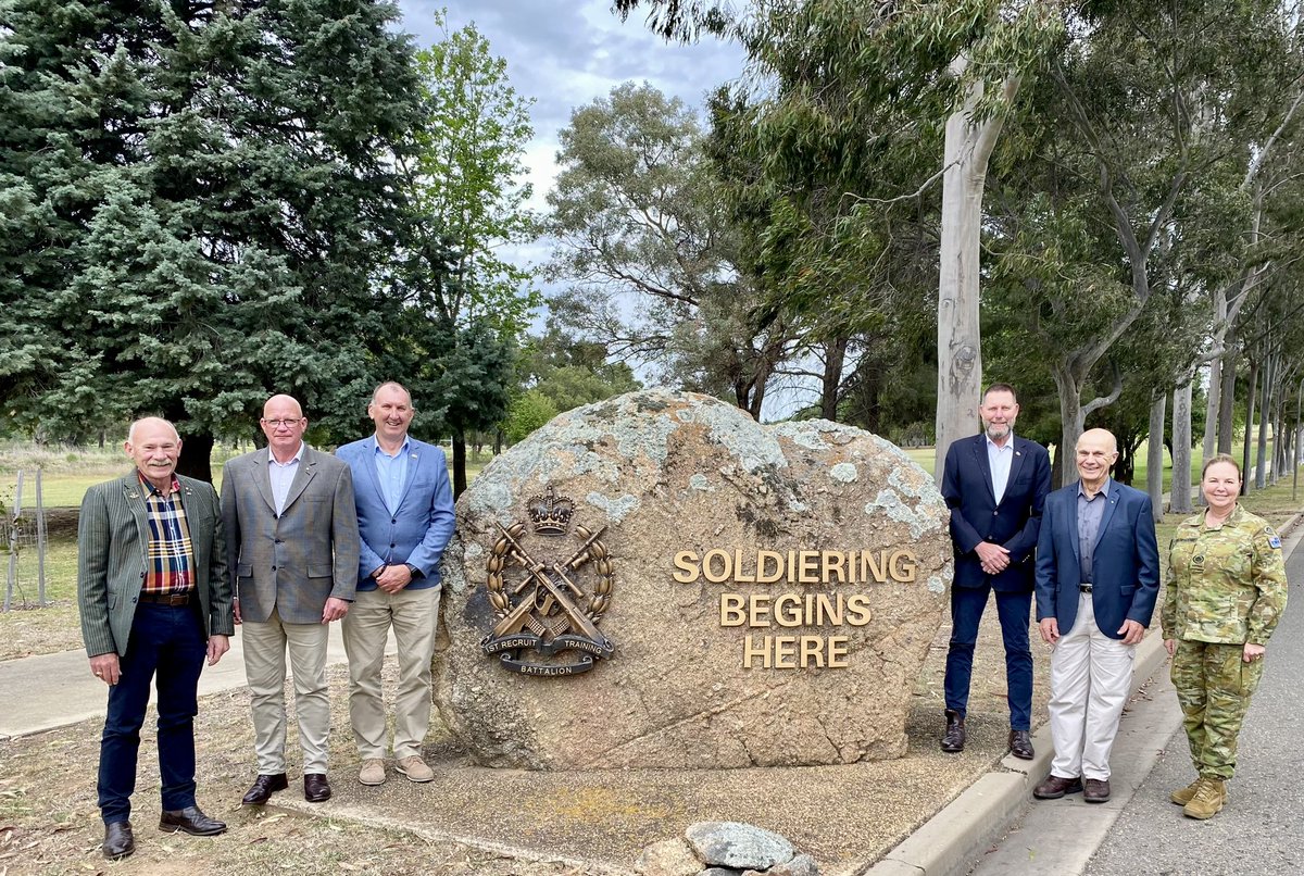 What an absolute privilege to host 5 former @AustralianArmy RSM-As at the Home of the Soldier. Huge thanks to the @covetweet and the team at 1RTB for facilitating some great discussion.