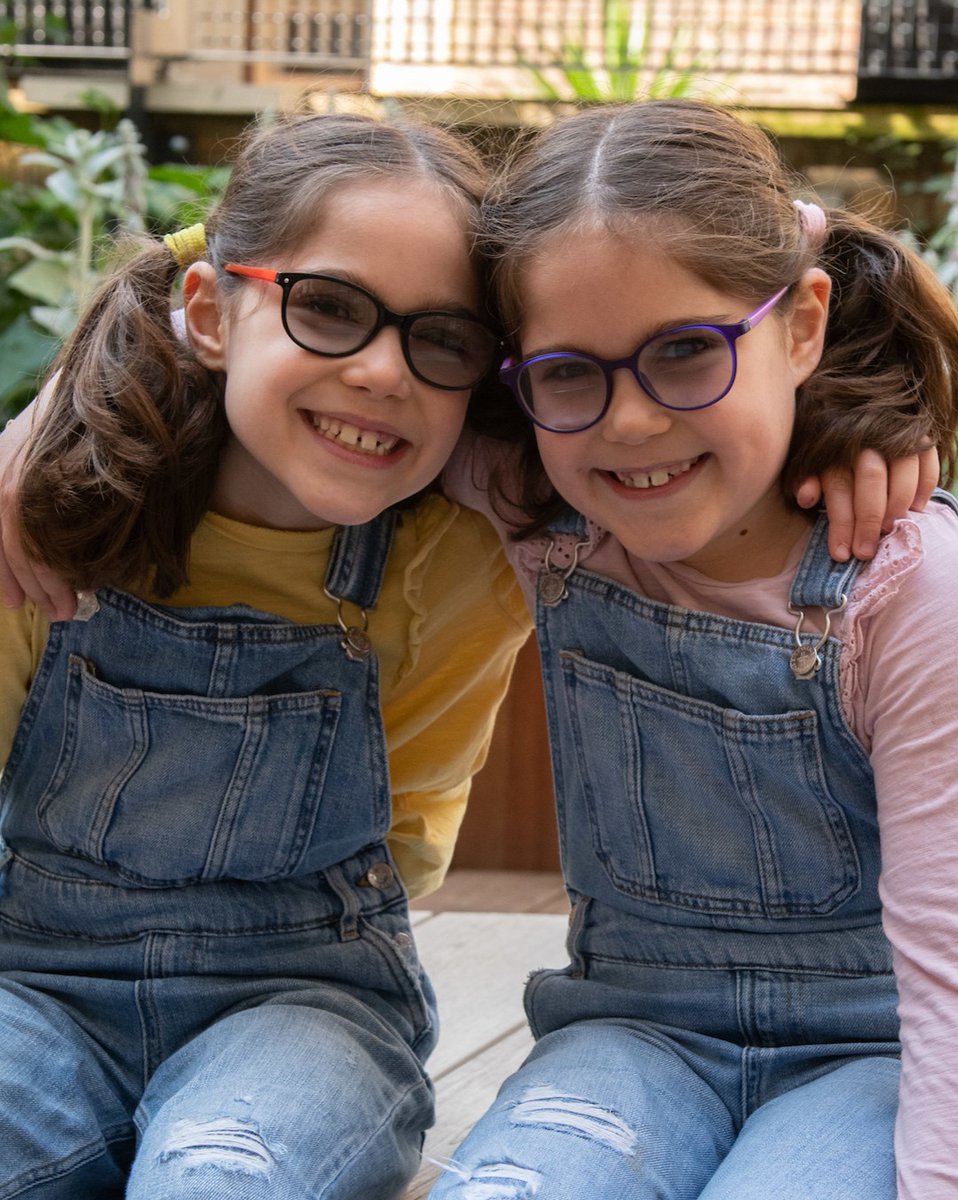 “She has the best vision that she could possibly have, and that is all down to the team at GOSH. If they hadn’t acted when they did, she might have lost her vision.” Jude, proud mum of twins Iona and Beth. 💜 

This #WorldSightDay, meet Iona and Beth…

1/2