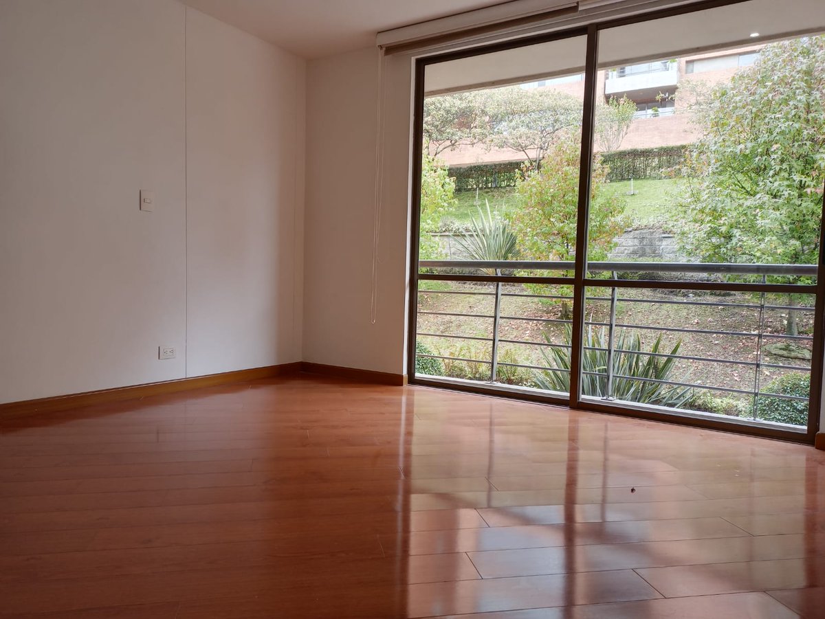 teleport_a's tweet photo. 📌 En arriendo apartamento ubicado en Cerros de Suba.

222,66 M2 | 🛌 3 | 🚿 5 | 🚘 3 | $6.000.000 | Cod. 1897

Más información:  https://t.co/TpEbTCATI6
Calle 113 No. 7 - 21 Local 101, Torre A
Tel: 629 5081 / 620 5043 Cel: 317 369 8390 https://t.co/bDqtx4PNyh