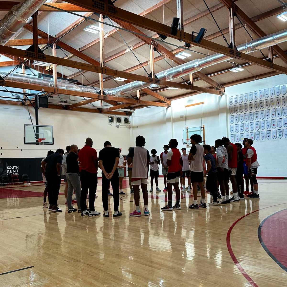 Next on the Fall 2023 New England Open Gym Tour: <a href="/SouthKentHoops/">SouthKentHoops</a>

Continue to follow along for insight and analysis from Pro Insight contributor <a href="/Z_Dubz26/">Zach Welch</a>

What stood out on stop #1 of our trip to CT:

💡‘25 Badara Diakite putting on a passing display in the half court and