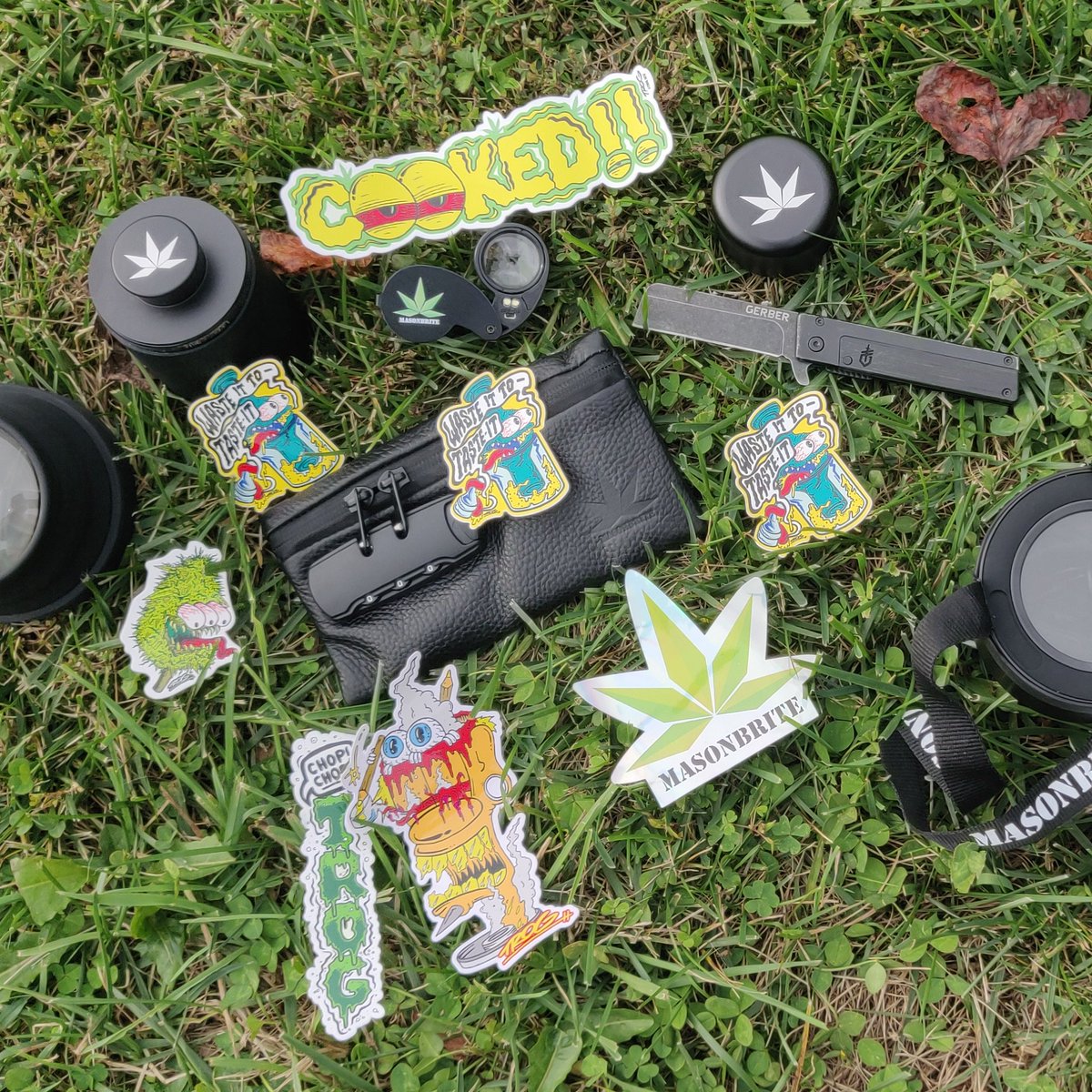 Like, retweet &amp; tag someone to enter. 
Weekly giveaways starting today. 
#420friendly only 💚💚💚
credit: BlazinHaze &amp; <a href="/mason_brite/">MasonBrite.com</a>