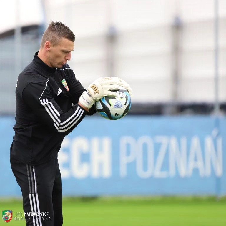 MiedzLegnica's tweet photo. 📸 Najlepsze ujęcia z dzisiejszego meczu towarzyskiego z @LechPoznan autorstwa @Mati_Stof są już na naszej stronie internetowej 📲

https://t.co/JAvjFSPlrP https://t.co/KOnCLb4L4B