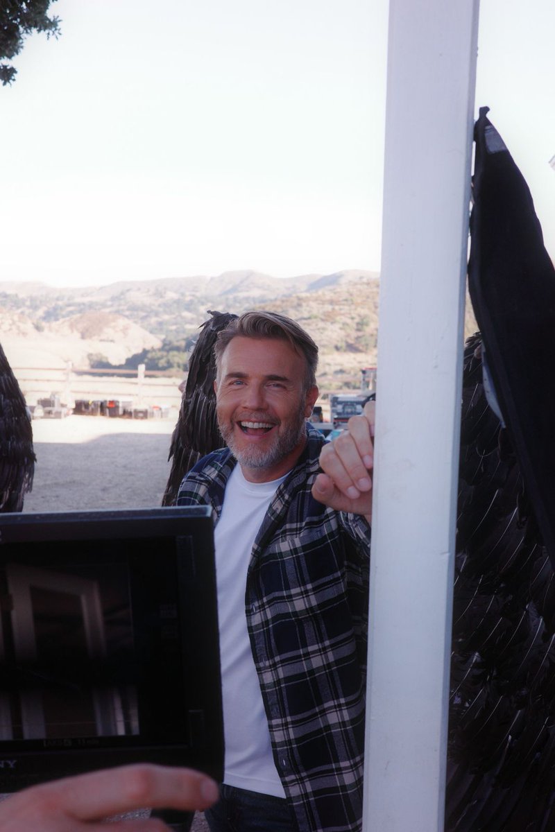 TakeThatFanBase's tweet image. #ImageC '“Like fire in the sky
You know what it's like
Was so glad to feel the sunlight in my eyes”' #Whatsapp @GaryBarlow