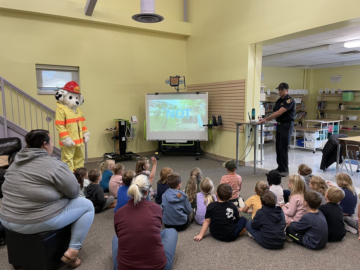 Thank you to the Watford Fire department for visiting us during #FirePreventionWeek. We are always excited when Sparky comes to spend time at ELES! #lkelempro #lkdsb