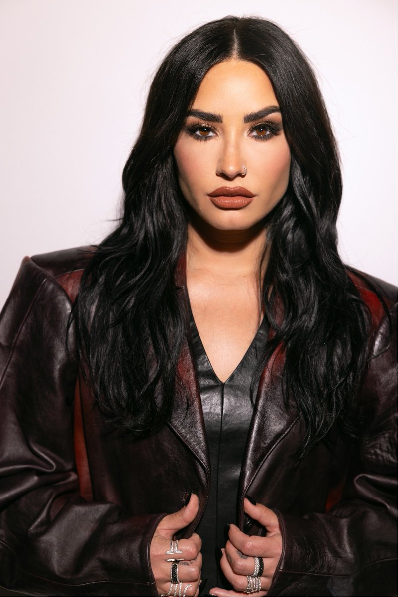 Only Demi Brasil tweet media