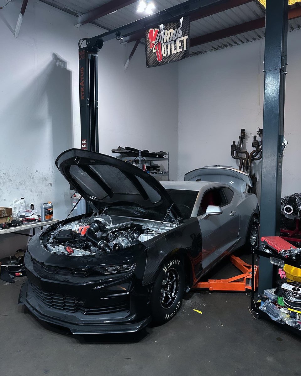 Need me a sugar mommy , this build ain’t cheap 

#Sugarmommy