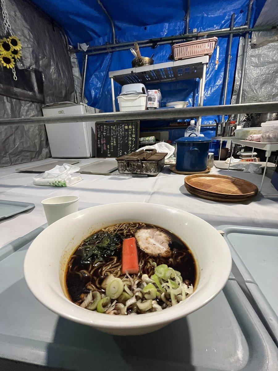 やること多すぎて結局この時間、付き合ってくれるスタッフと路上らーめん、
つかれたー