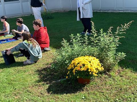 lcsdbfes's tweet photo. Fall Festival Fun in our courtyard.  #BFROCKS https://t.co/Jzj4qauRWb