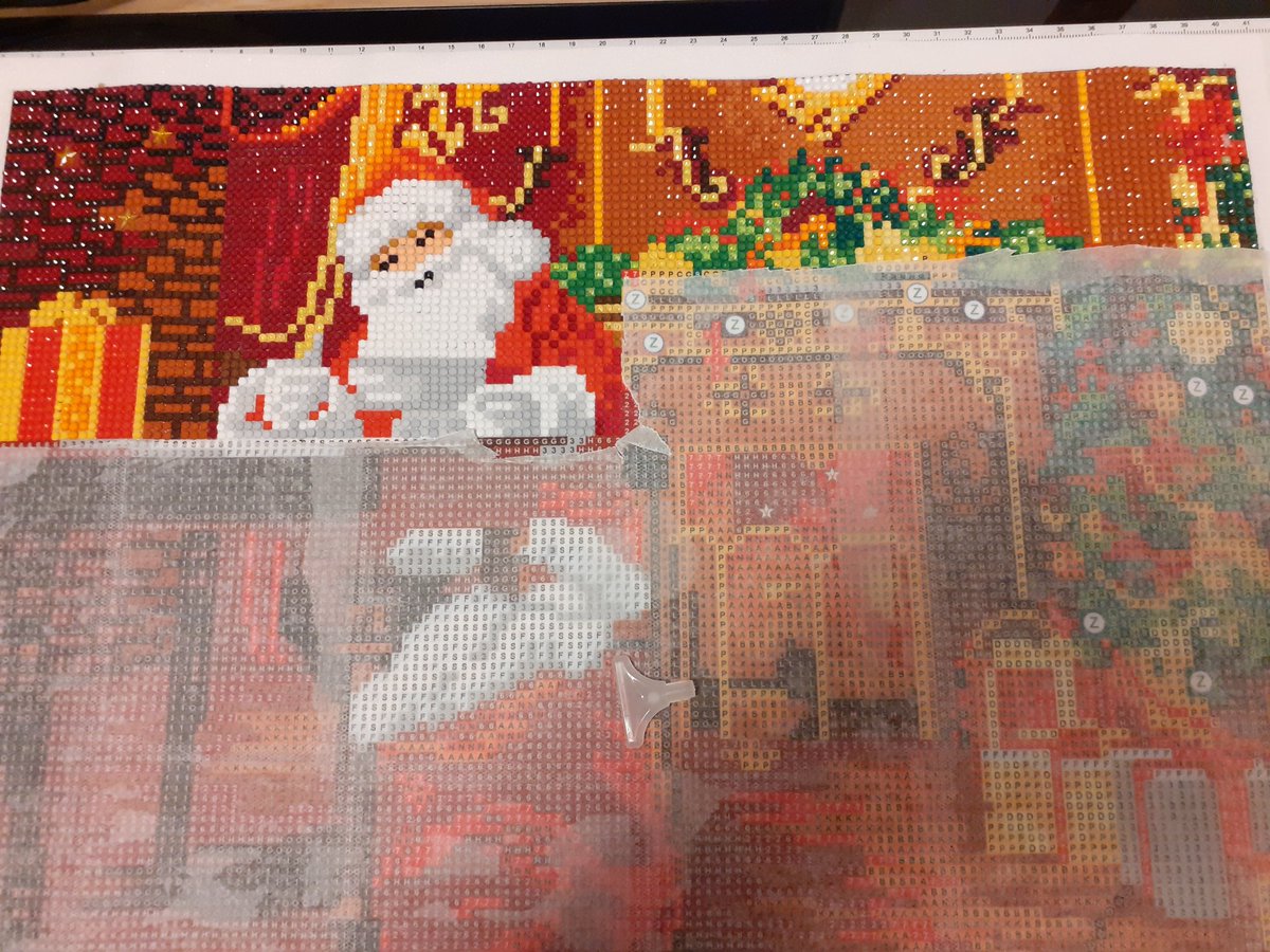 tantedien37's tweet photo. Nu de dagen zo vroeg donker zijn, weer lekker aan de fröbel. #hobby #diamondpainting https://t.co/qjdzo5160u