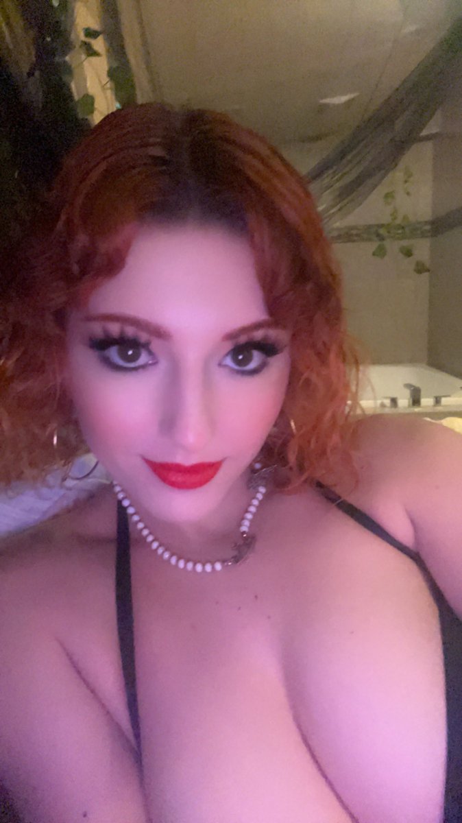 KeelyRoseOF's tweet photo. Kareoke night @sagebrushranch 🔥come through and have some fun 🤩 😉😉 https://t.co/GILabXl6Fc